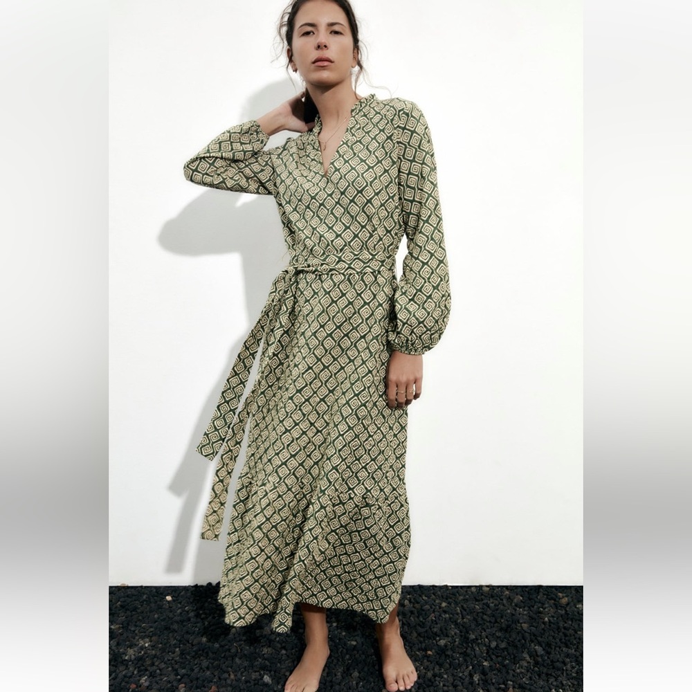 Zara GEOMETRIC PRINT DRESS. Ecru/Green. Size M. New with Tags.